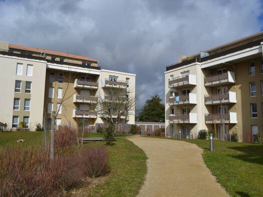 Appartement à louer 525 € 2 pièces 1 chambre 41,5 m² Étage 1/4 Robretières La Roche-sur-Yon 85000