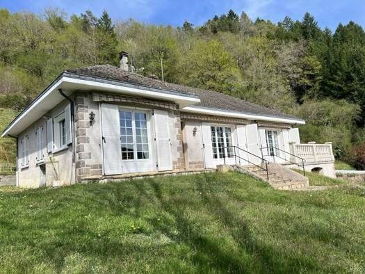 Maison de plain-pied à vendre 160 000 € 4 pièces 3 chambres 105 m² 5 787 m² de terrain Forges 19380