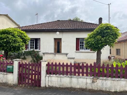 Maison à vendre 98 000 € 4 pièces 2 chambres 77 m² 1 454 m² de terrain Montbron 16220