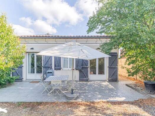 Maison de plain-pied à vendre 262 400 € 3 pièces 2 chambres 72 m² 275 m² de terrain Latresne 33360