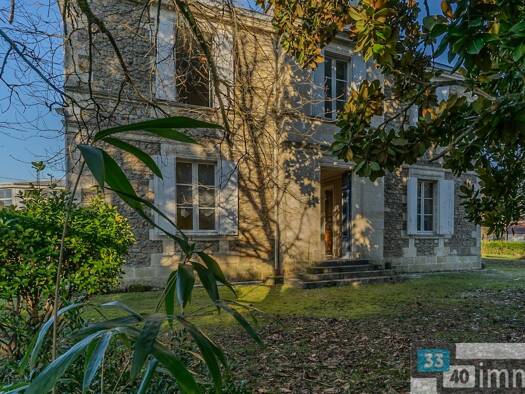 Villa à vendre 775 000 € 7 pièces 5 chambres 270 m² 7 200 m² de terrain Salles 33770