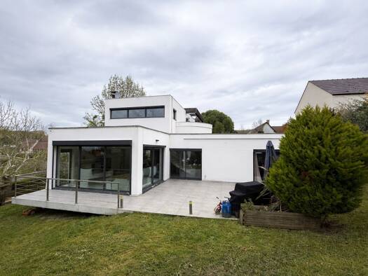 Villa à louer 3 300 € 7 pièces 4 chambres 186 m² 1 000 m² de terrain Vaux-sur-Seine 78740