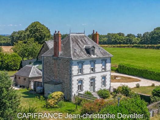 Maison à vendre 225 750 € 7 pièces 4 chambres 135 m² 5 403 m² de terrain Saint-Denis-de-Gastines 53500