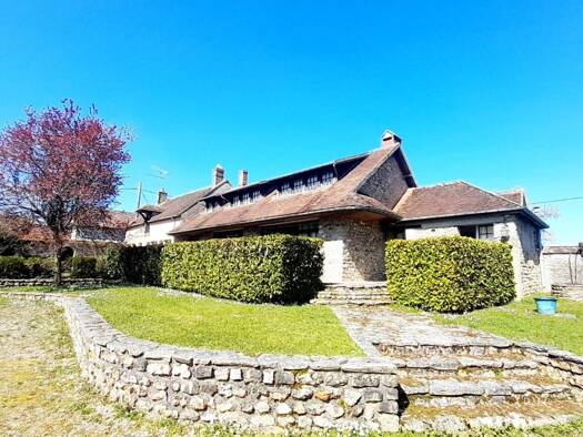 Maison à vendre 398 800 € 8 pièces 5 chambres 265 m² 3 205 m² de terrain Les Bordes 89500