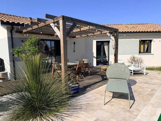 Maison à vendre 539 552 € 5 pièces 4 chambres 119 m² 816 m² de terrain Bourg-Croix d'Hins Cestas 33610