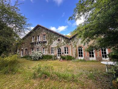 Maison à vendre 660 300 € 9 pièces 7 chambres 220 m² 161 900 m² de terrain Savenay 44260