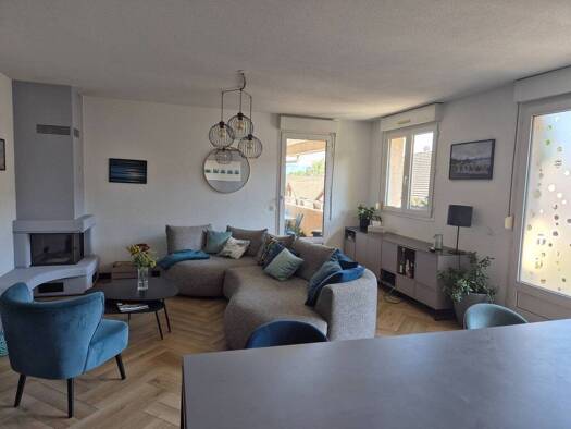 Appartement à louer 3 200 € 2 pièces 5 chambres 151,3 m² 1er étage Sud Ouest Divonne-les-Bains 01220