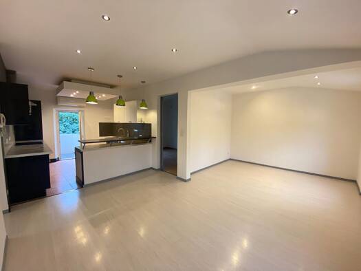 Appartement à louer 1 038 € 3 pièces 2 chambres 70 m² 1er étage Coudoux 13111