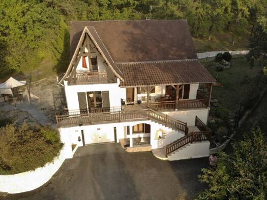 Maison à vendre 294 000 € 6 pièces 5 chambres 166 m² 2 857 m² de terrain Les Farges 24290