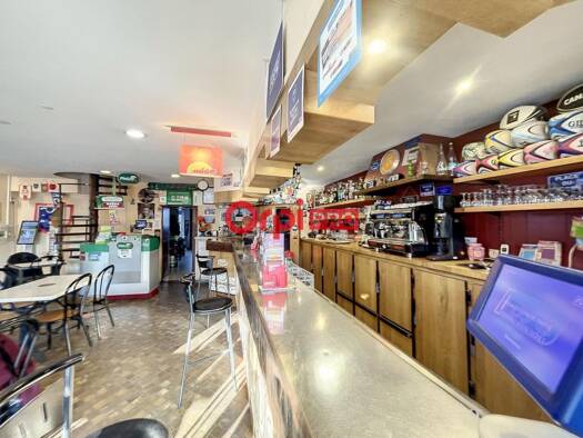 Bar / Café à vendre Fonds de commerce 174 000 € 597 m² d'espace de restauration Centre Ville Cébazat 63118