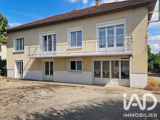 Maison à vendre 222 000 € 7 pièces 6 chambres 204,19 m² 2 380 m² de terrain Charmoy 89400