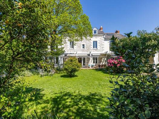 Maison de plain-pied à louer 3 500 € 8 pièces 6 chambres 200 m² 760 m² de terrain Sainte-Thérèse Beauséjour Nantes 44300