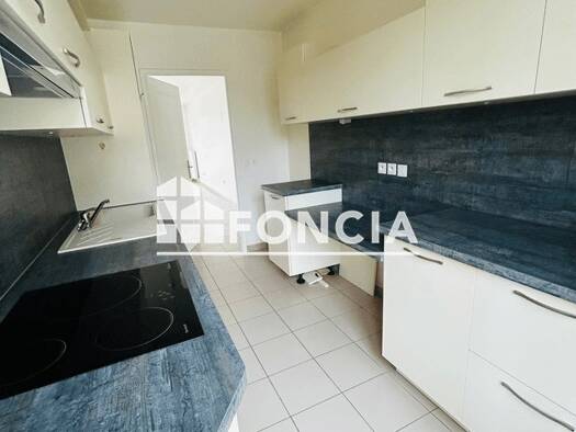 Appartement à louer 1 590 € 4 pièces 2 chambres 86,4 m² 2ème étage Centre Brunoy 91800