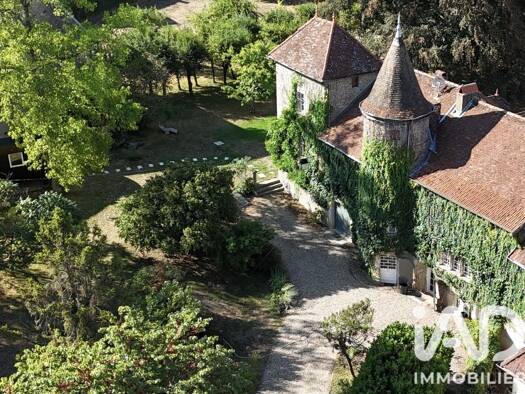 Château à vendre 660 000 € 15 pièces 4 chambres 324 m² 3 987 m² de terrain Pagney 39350