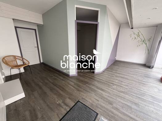 Local commercial à louer 495 € 59 m² de surface de vente Nord Surgères 17700