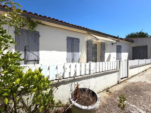 Maison à vendre 229 000 € 8 pièces 6 chambres 190 m² 1 519 m² de terrain La Chapelle-des-Pots 17100
