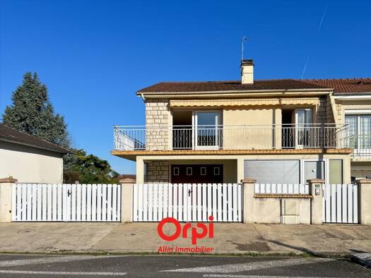 Maison à vendre 105 000 € 3 pièces 2 chambres 72,5 m² 660 m² de terrain Banlieue Domérat 03410