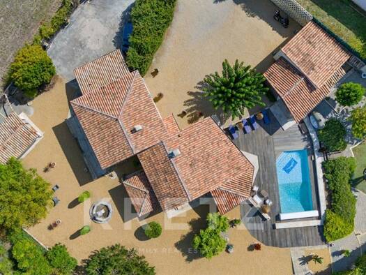 Maison à vendre 649 000 € 6 pièces 4 chambres 160 m² 2 223 m² de terrain Valensole 04210