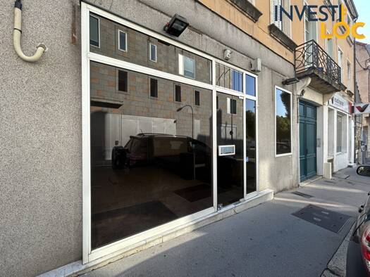 Local commercial à louer 800 € 65 m² de surface de vente Chalon-sur-Saône 71100