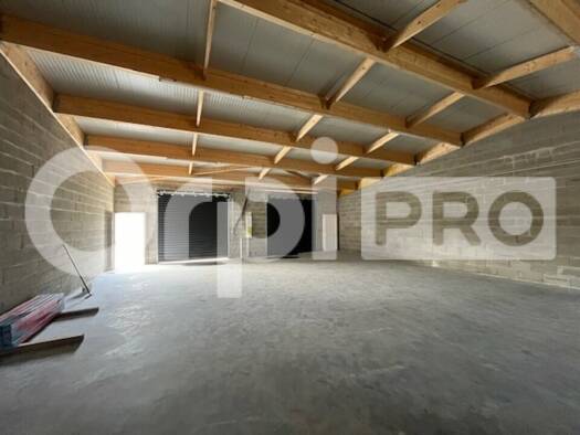 Entrepôt à louer 1 793 € 197 m² d'espace de stockage Saint-Vivien 17220