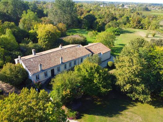 Demeure à vendre 690 000 € 14 pièces 8 chambres 480 m² 39 331 m² de terrain Moulis-en-Médoc 33480