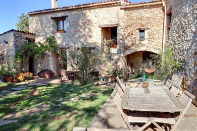 Villa à vendre 1 157 500 € 17 pièces 13 chambres 465 m² 62 907 m² de terrain Quinson 04500