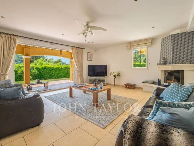 Maison à vendre, 185m², VALBONNE