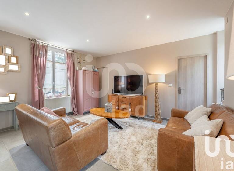 Maison à vendre 268 000 € 4 pièces 3<br/>chambres 115 m²<br/>superficie 674 m²<br/>terrain Soissons 02200
