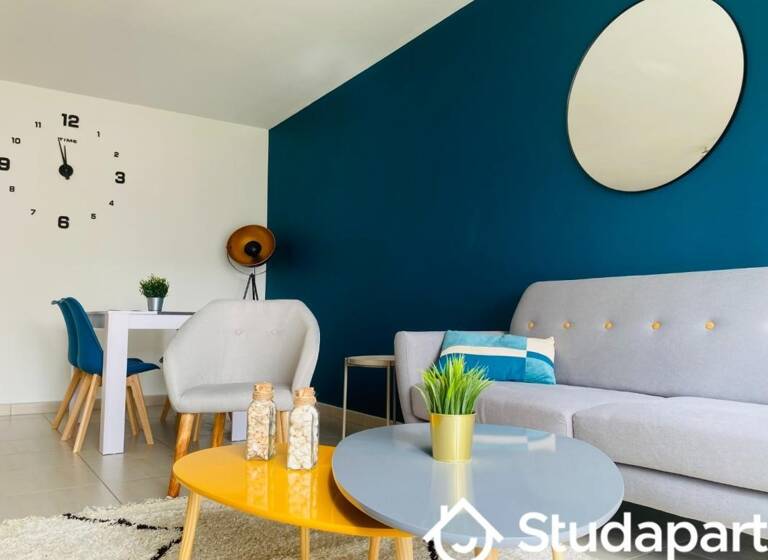 Appartement à louer 390 € 1 pièce 1<br/>chambre 11 m²<br/>superficie 3ème<br/>étage Champ Perdrix Dijon 21000