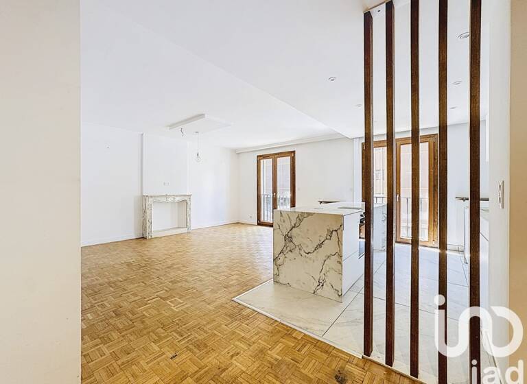 Appartement à vendre 295 000 € 3 pièces 2<br/>chambres 75 m²<br/>superficie 4<br/>étages Zone Pietonne Avignon 84000