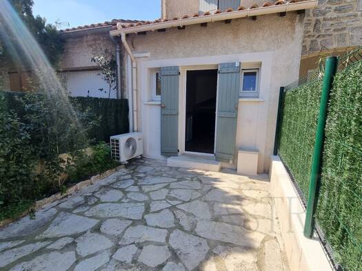 Appartement à louer 560 € 1 pièce 16 m² RDC Centre Ville Castries 34160