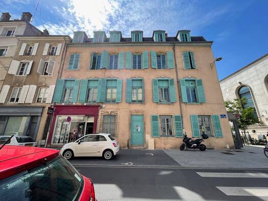 Local commercial à louer 750 € 95 m² de surface de vente Centre Ville-Charles III Nancy 54000