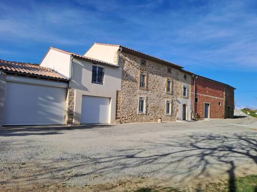 Maison à louer 1 200 € 6 pièces 5 chambres 161 m² 100 m² de terrain La Cassaigne 11270