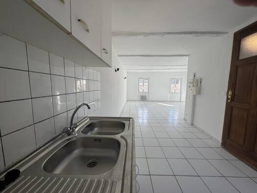 Appartement à louer 425 € 1 pièce 35 m² Étage 3/3 Tourves 83170