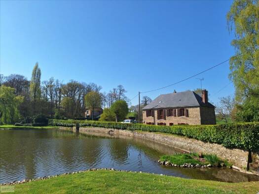 Maison à vendre 294 000 € 7 pièces 4 chambres 152 m² 18 554 m² de terrain Ernée 53500