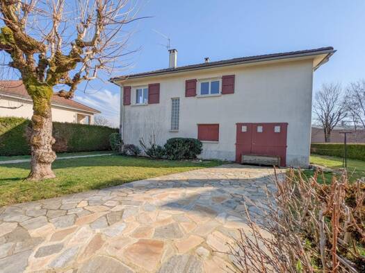 Maison à vendre 189 600 € 5 pièces 4 chambres 136 m² 598 m² de terrain Tronquieres Aurillac 15000