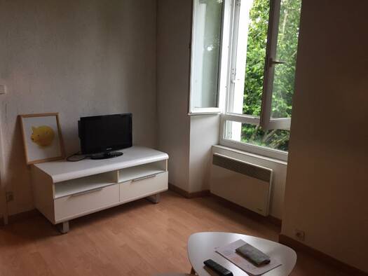 Appartement à louer 465 € 2 pièces 1 chambre 40 m² RDC/2 Cheffes 49125