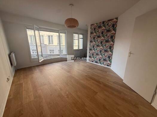 Appartement à louer 890 € 2 pièces 1 chambre 47,4 m² Étage 1/2 Lille 59000