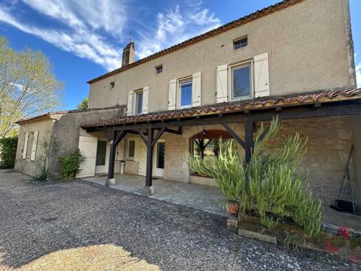 Maison à vendre 275 600 € 4 pièces 3 chambres 142,9 m² 6 431 m² de terrain Anglars-Juillac 46140