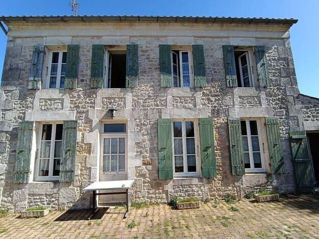 Maison à vendre 266 000 € 5 pièces 3 chambres 124 m² 900 m² de terrain La Gripperie-Saint-Symphorien 17620
