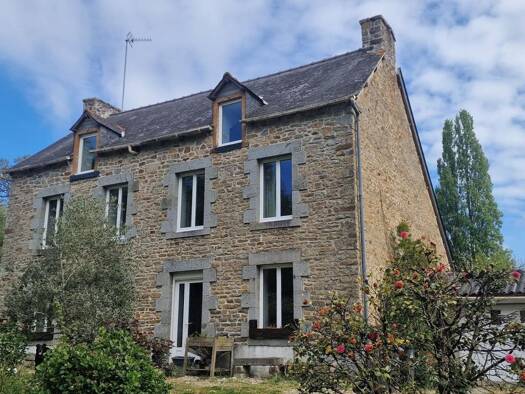 Maison à vendre 178 500 € 6 pièces 5 chambres 196 m² 2 346 m² de terrain Les Moulins 22210