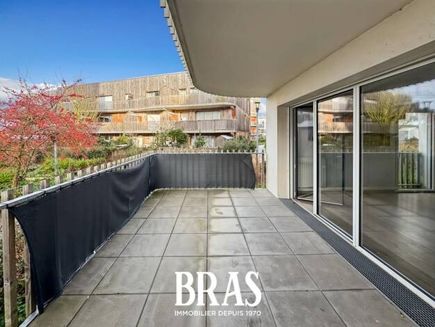 Appartement à vendre 199 500 € 3 pièces 2 chambres 62 m² RDC/3 Houssais Rezé 44400