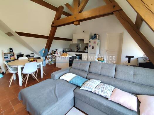 Appartement à vendre 165 000 € 3 pièces 2 chambres 69 m² Étage 3/3 Chazey-Bons 01300