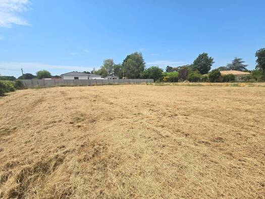 Terrain constructible à vendre 49 000 € 750 m² de terrain Gaillan-en-Médoc 33340