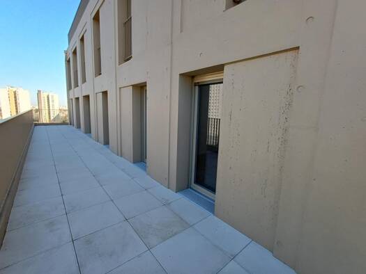 Appartement à louer 1 527 € 4 pièces 3 chambres 82 m² 8ème étage Prefecture Bobigny 93000