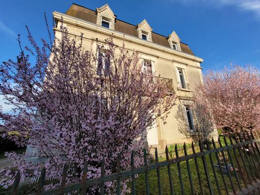 Maison à vendre 239 000 € 8 pièces 4 chambres 244 m² 2 000 m² de terrain Nexon 87800