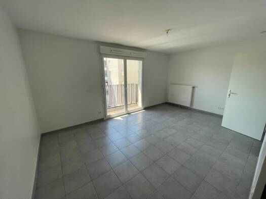 Appartement à vendre 110 000 € 1 pièce 28,8 m² Étage 3/5 La Pagère-Bron Église-Le Terraillon-Saint Jean Bron 69500