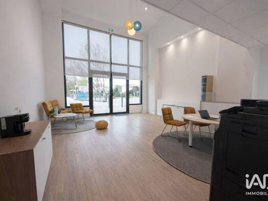 Espace bureau à vendre 74 800 € 120 m² de bureaux Nord Châteaurenard 13160
