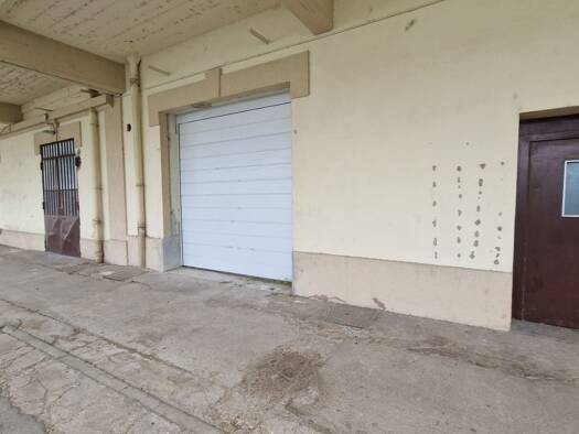 Entrepôt à vendre 174 000 € 185 m² d'espace de stockage Zone Industrielle Saint-Fons 69190