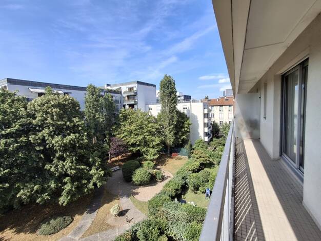 Appartement à louer 1 112 € 1 pièce 36 m² 4ème étage Courbevoie 92400